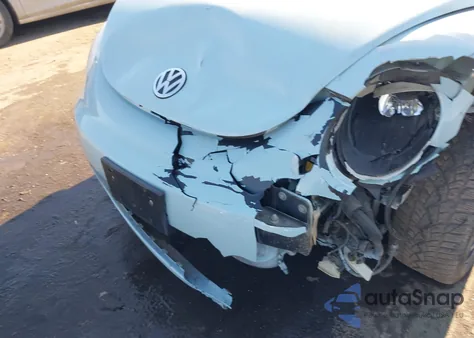 2010 Volkswagen New Beetle 2.5L Final Edition z USA, uszkodzony, nr VIN 3VWRG3AL0AM009953